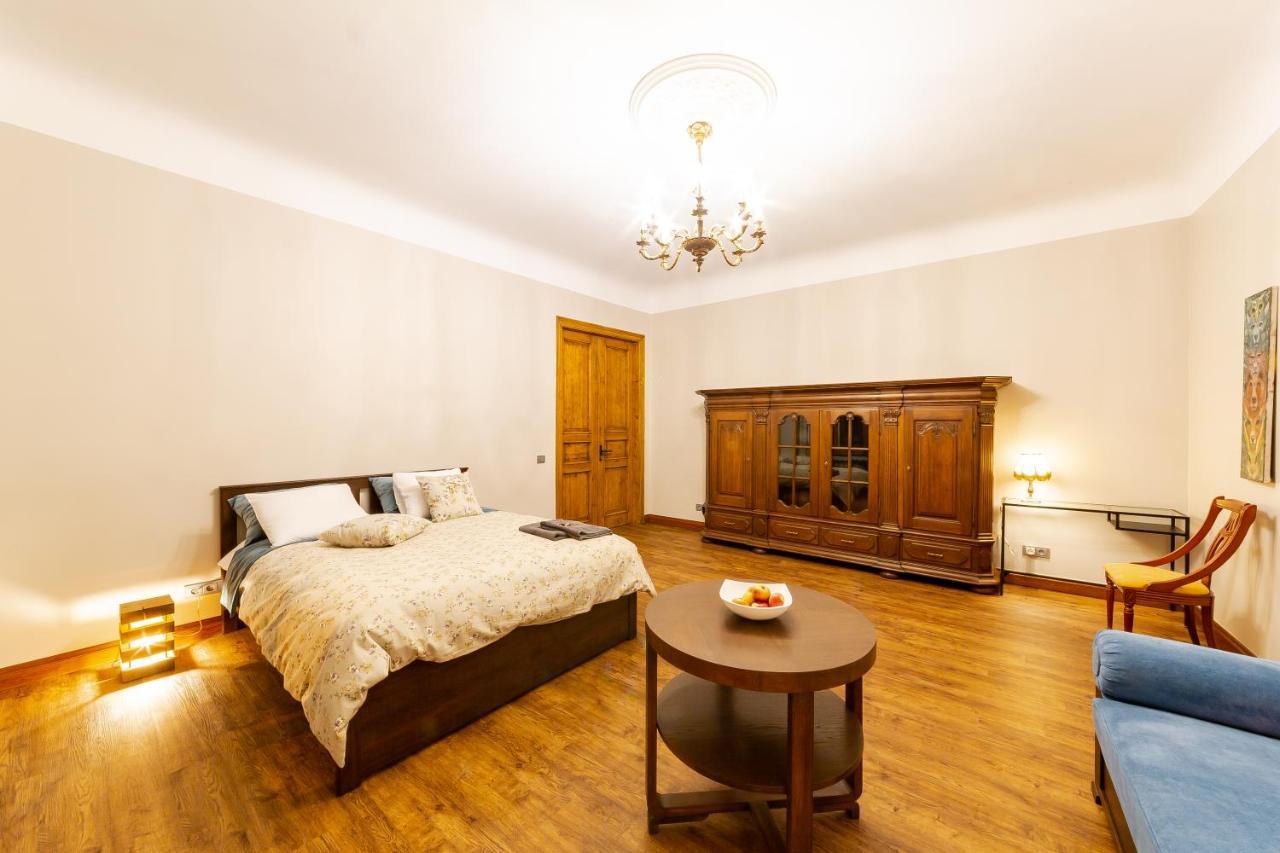 Апартаменты Cozy Storie'S Ap, 47Sqm, Renovated 2020, Free Parking Рига Экстерьер фото